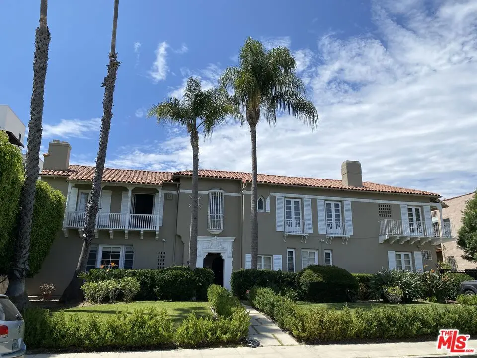 Residential Lease for rent at 725 S Lorraine Boulevard 1/2, Los Angeles, Los Angeles County, CA featuring 1 bed and 1 bath