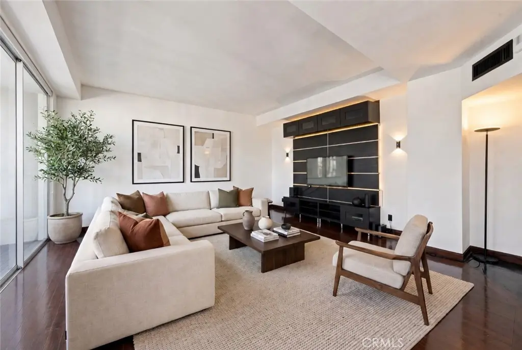 Condominium for sale at 7250 Franklin Avenue 804, Los Angeles, CA featuring 1 bed and 2 baths