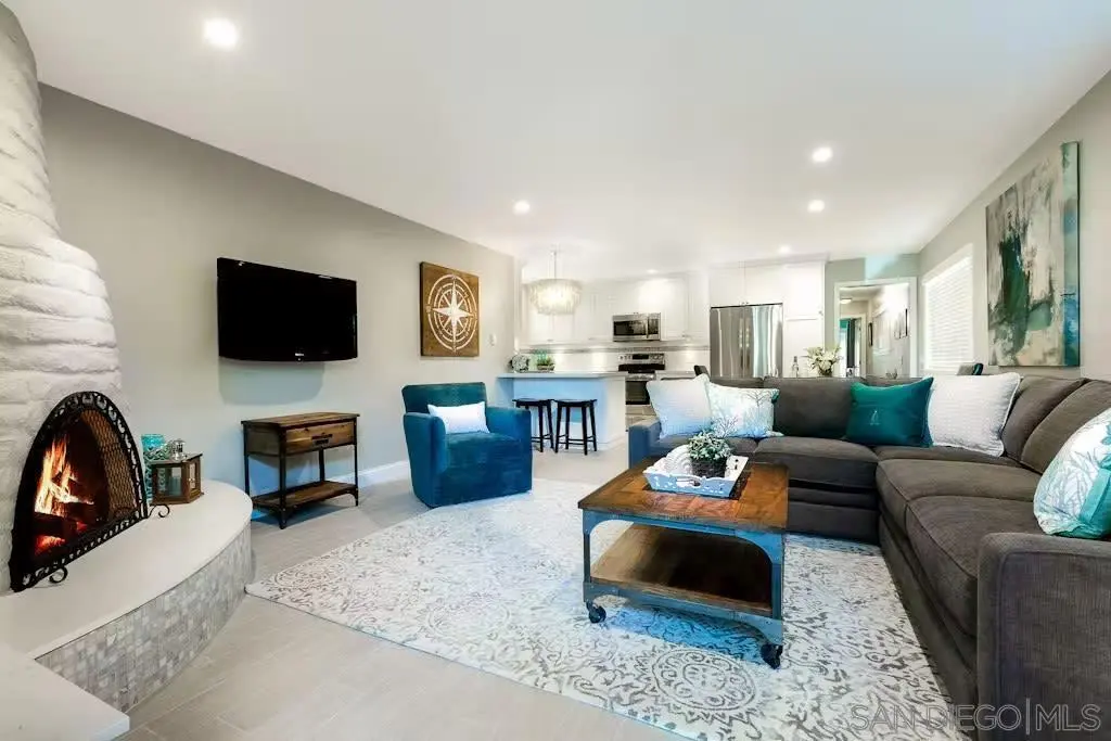 Single Family Residence for rent at 337 Rosemont St, La Jolla, CA featuring 2 beds and 2 baths