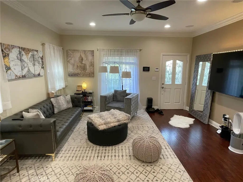 Residential Lease for rent at 7522 Fountain Avenue, West Hollywood, Los Angeles County, CA featuring 2 beds and 1 bath