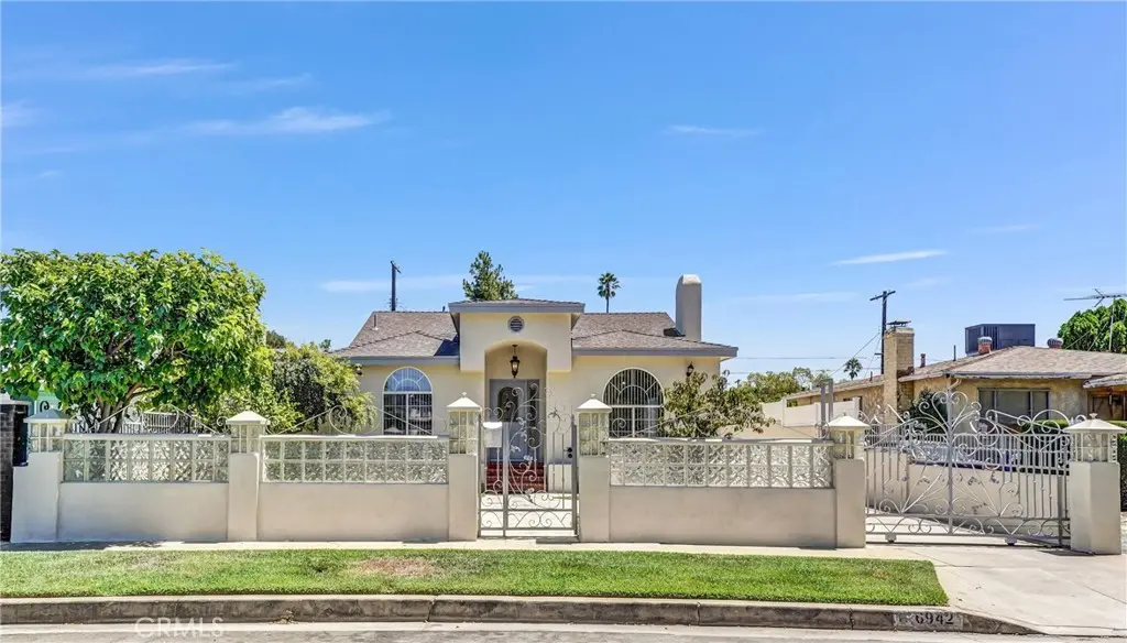 Single Family Residence for rent at 6942 Alcove, Los Angeles, CA featuring 3 beds and 2 baths