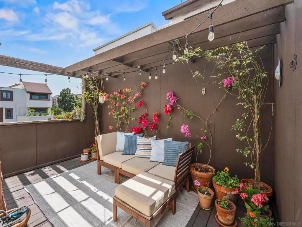 Townhouse for sale at 3825 Caminito Litoral 212, San Diego, CA featuring 2 beds and 1 bath