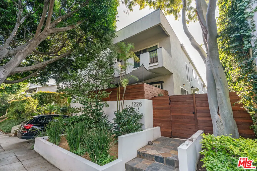 Condominium for rent at 1226 Franklin Street 1, Santa Monica, CA featuring 3 beds and 2 baths