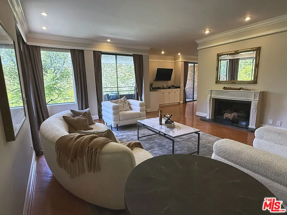 4752 Park Encino Lane 212, Encino, CA — listing photo 1