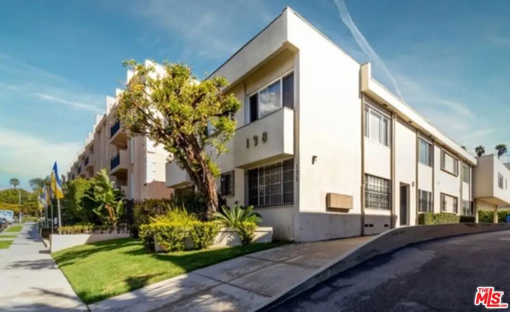 Condominium for rent at 138 S St Andrews Place 4, Los Angeles, CA featuring 2 beds and 2 baths