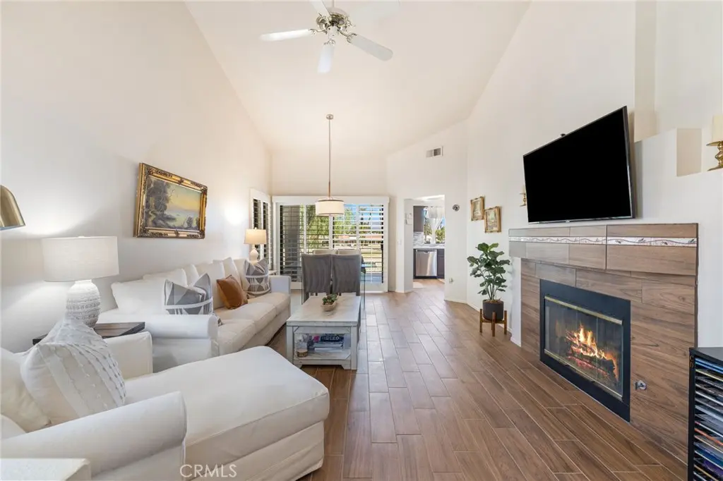 Residential Lease for rent at 41961 Preston Trail, Palm Desert, Riverside County, CA featuring 2 beds and 2 baths