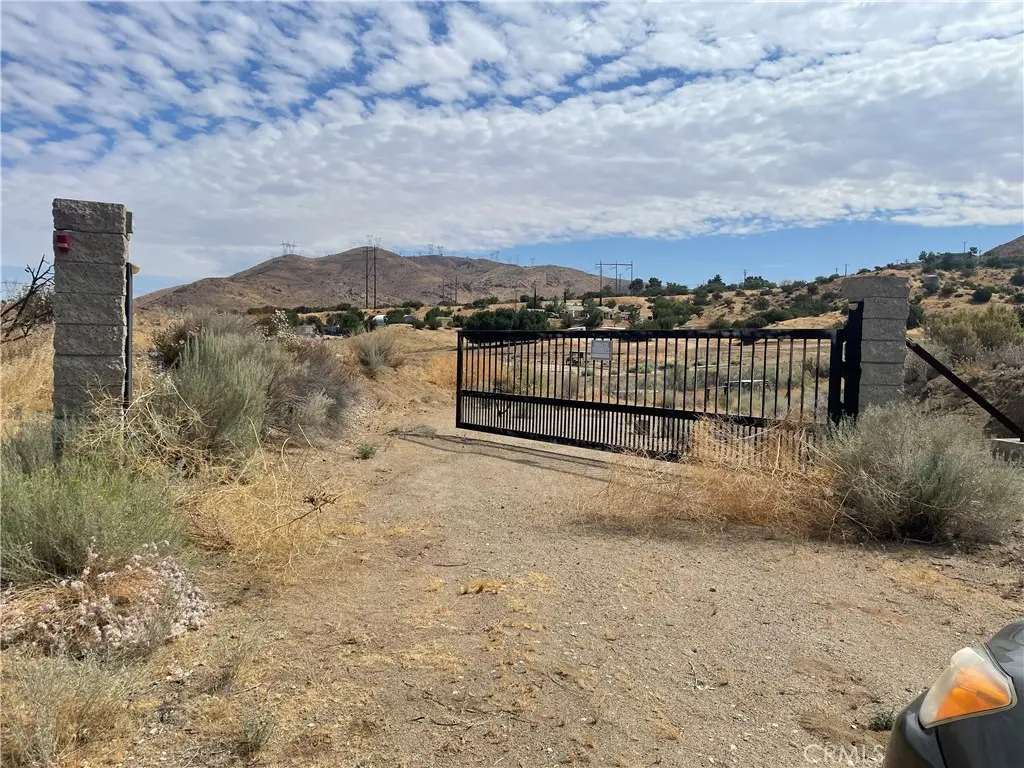 32952 Angeles Forest Highway, Palmdale, CA — listing photo 1