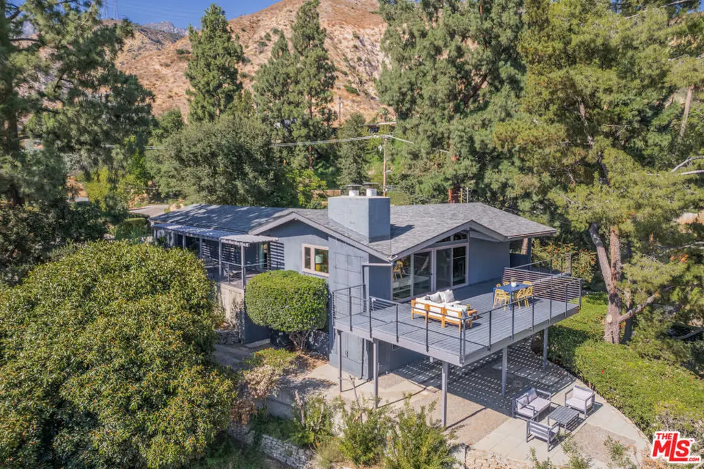 1604 Woodglen Lane, Altadena, CA — listing photo 1