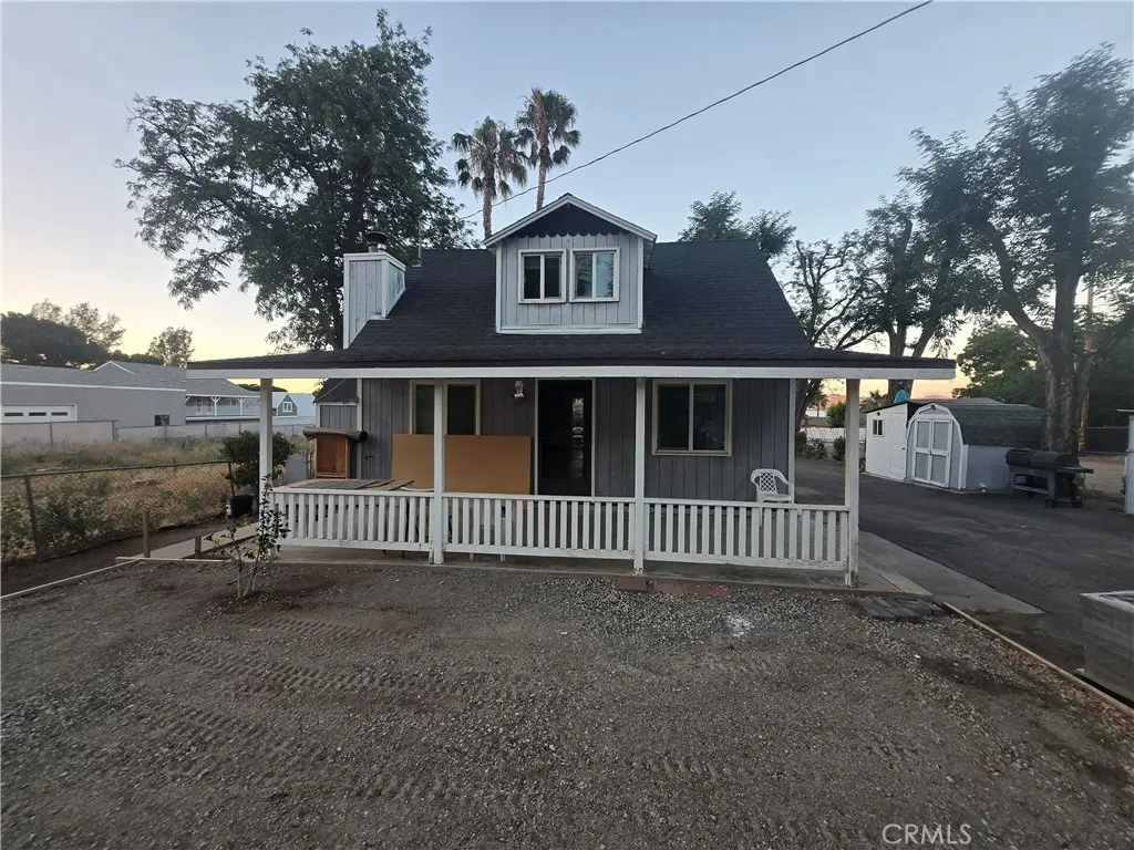 Triplex for rent at 16482 Grand, Lake Elsinore, CA featuring 2 beds and 2 baths
