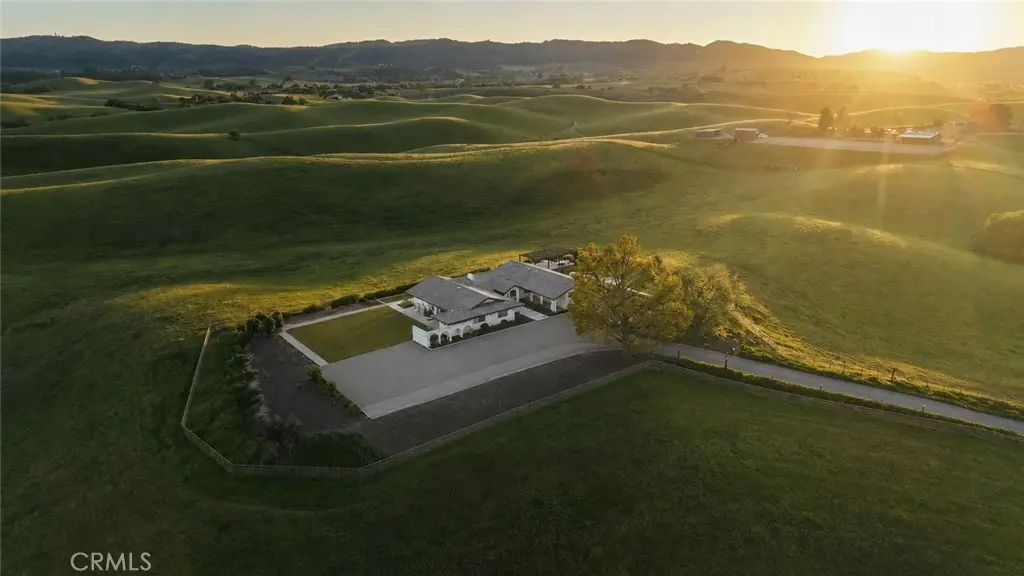 35 Wellsona Road, Paso Robles, CA — listing photo 1