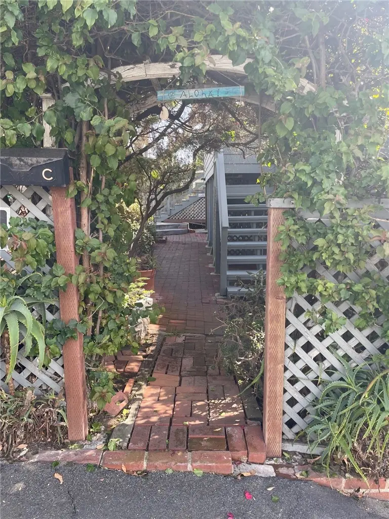 Apartment for rent at 31696 Third Ave C, Laguna Beach, CA featuring 1 bed and 1 bath