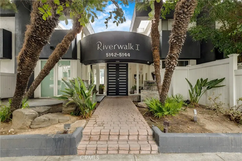5142 Zelzah 25, Encino, CA — listing photo 1