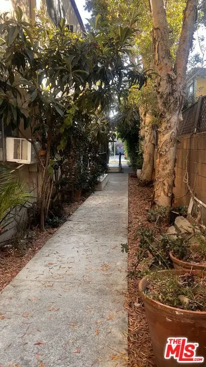 Townhouse for rent at 3562 Mentone, Los Angeles, CA featuring 2 beds and 2 baths