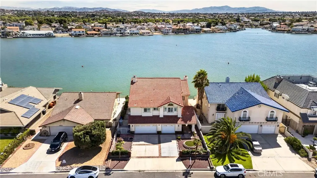 Single Family Residence for sale at 18075 Mariner, Victorville, CA featuring 3 beds and 3 baths