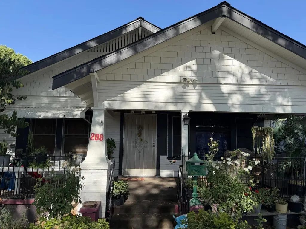 Single Family Residence for sale at 208 Yosemite Avenue, Modesto, CA featuring 3 beds and 2 baths