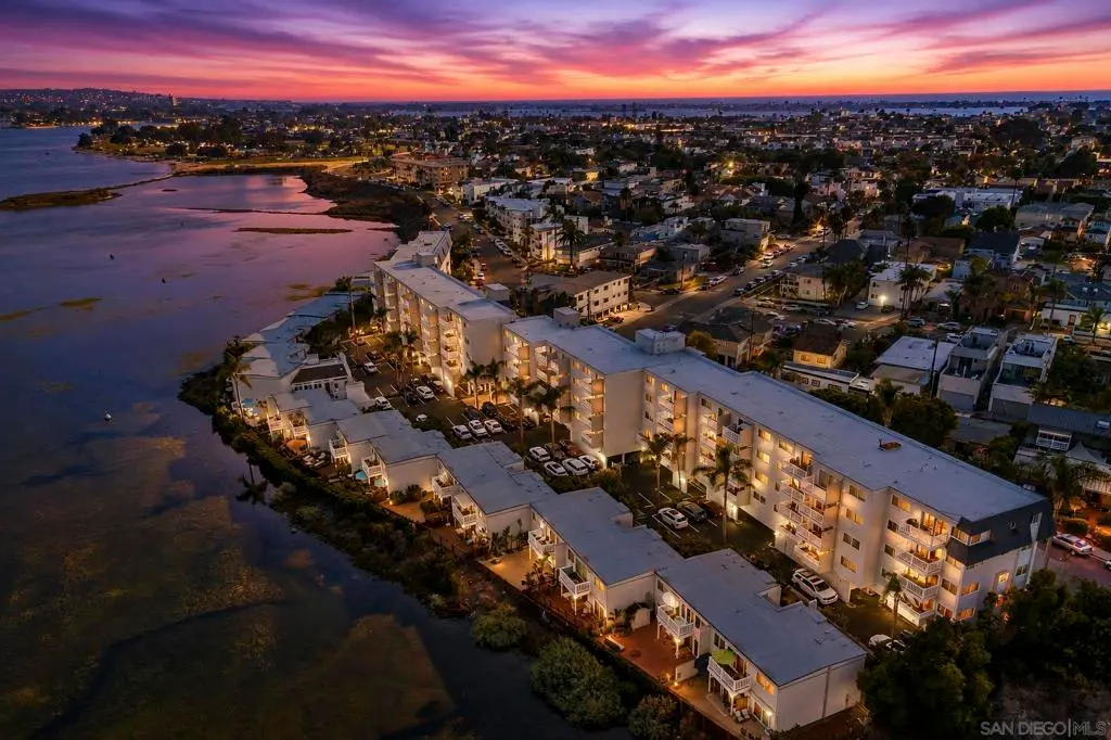 4015 Crown Point Dr P6, San Diego, CA — listing photo 1