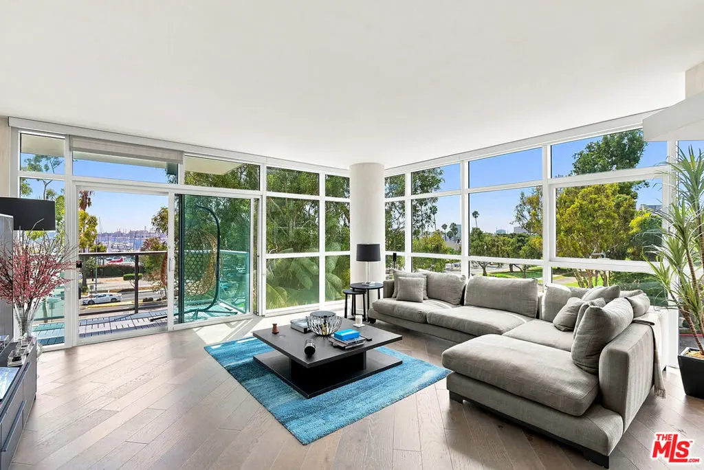 13700 Marina Pointe Drive 305, Marina Del Rey, CA — listing photo 1