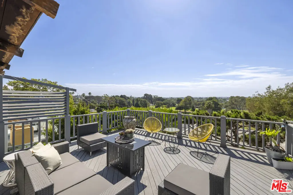 Residential Lease for rent at 1808 Navy Street, Santa Monica, Los Angeles County, CA featuring 3 beds and 2 baths