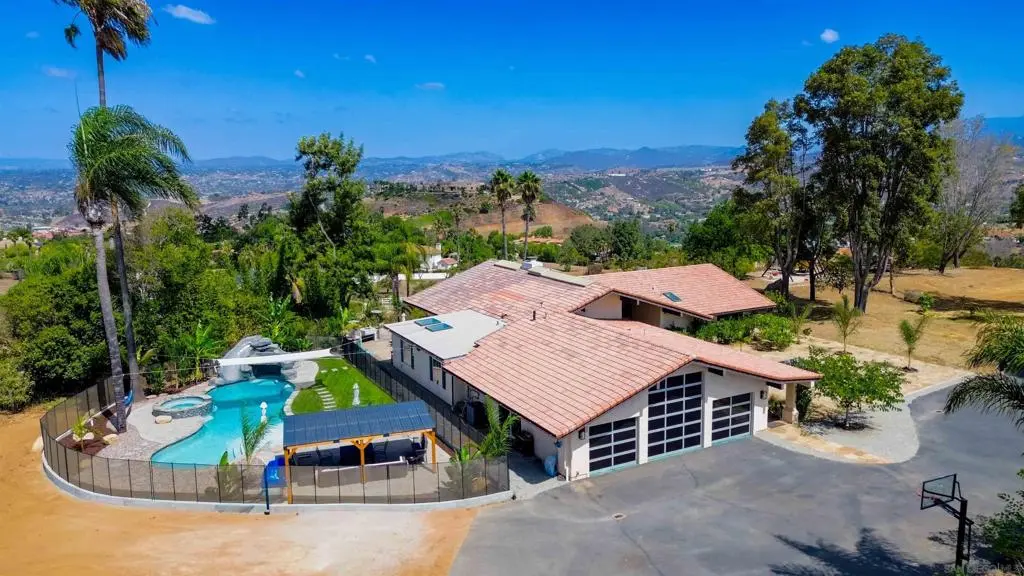 30410 Calle La Reina, Bonsall, CA — listing photo 1