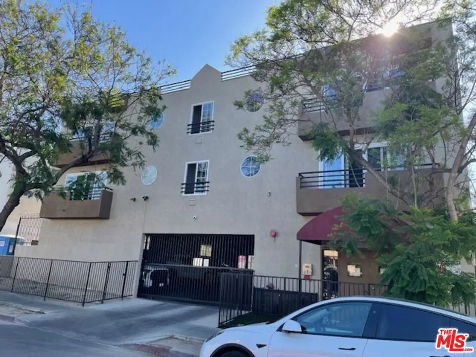 Residential Lease for rent at 1212 Arapahoe Street 305, Los Angeles, Los Angeles County, CA featuring 3 beds and 2 baths
