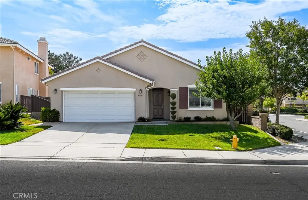 Single Family Residence for sale at 32587 Via Destello, Temecula, CA featuring 3 beds and 2 baths