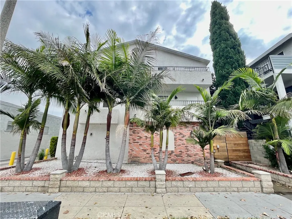 Residential Lease for rent at 1212 Gladys Avenue 303, Long Beach, Los Angeles County, CA featuring 2 beds and 2 baths