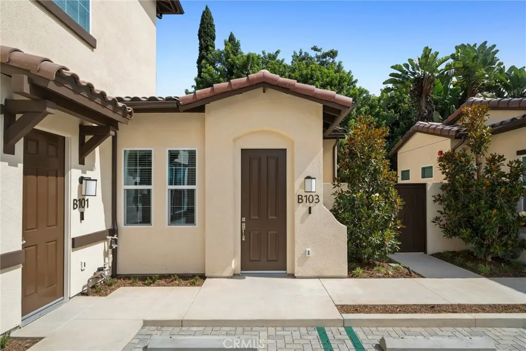 Duplex for rent at 376 Hamilton St B103, Costa Mesa, CA featuring 2 beds and 2 baths
