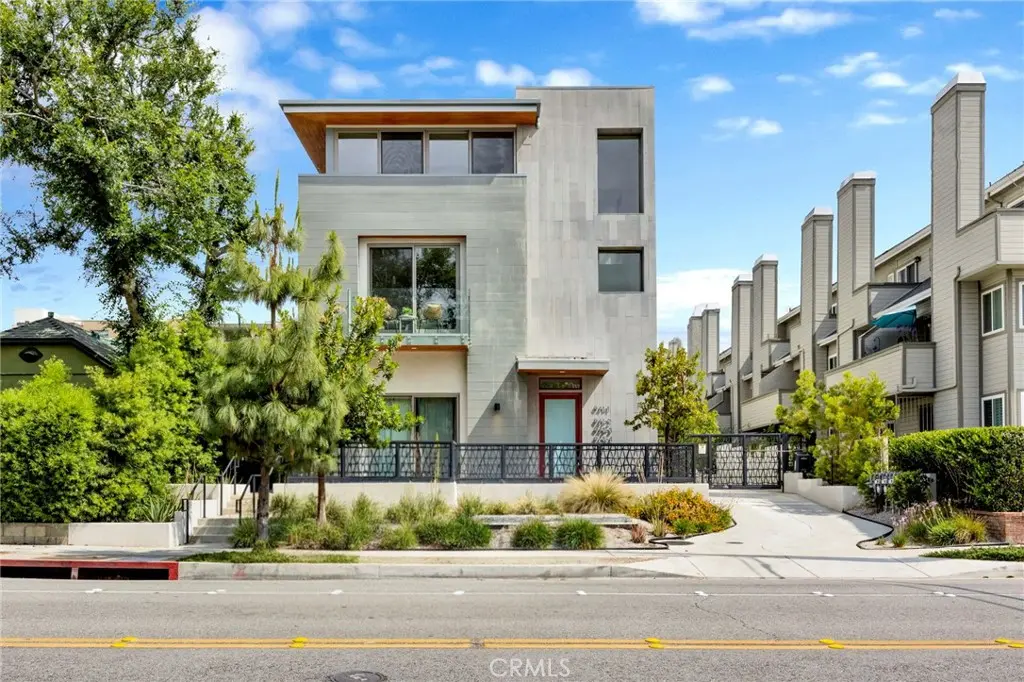 943 E California Boulevard 2, Pasadena, CA — listing photo 1
