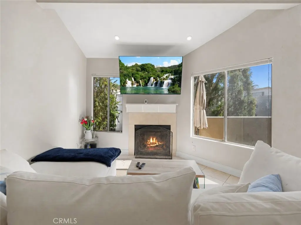 18408 Hatteras Street, Tarzana, CA — listing photo 1