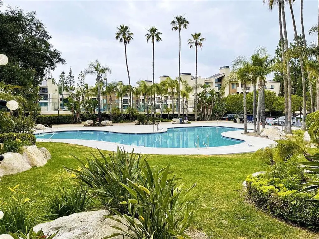 5500 Owensmouth 218, Woodland Hills, CA — listing photo 1