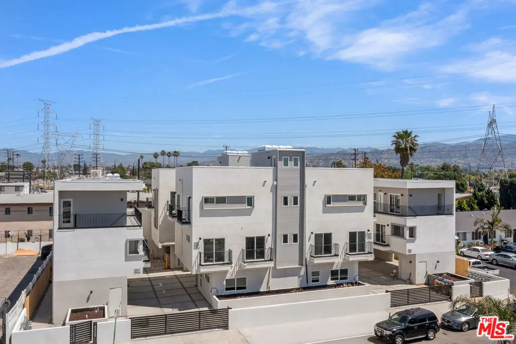 10959 Calvert, North Hollywood, CA — listing photo 1
