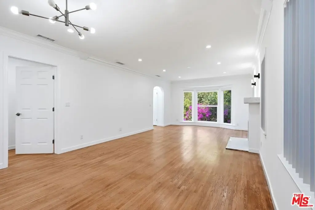 Residential Lease for rent at 2938 Kansas Avenue, Santa Monica, Los Angeles County, CA featuring 2 beds and 2 baths