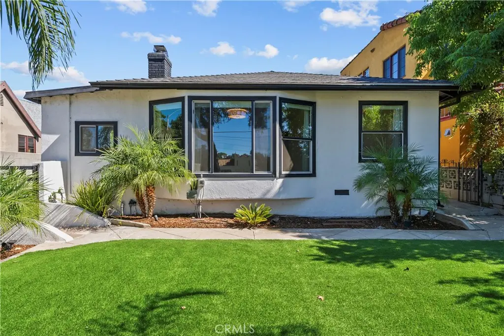 Duplex for rent at 3707 Valleybrink 3707, Los Angeles, CA featuring 2 beds and 1 bath