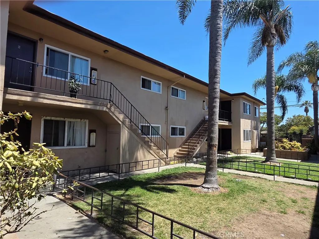 724 N Wilmington, Wilmington, CA — listing photo 1