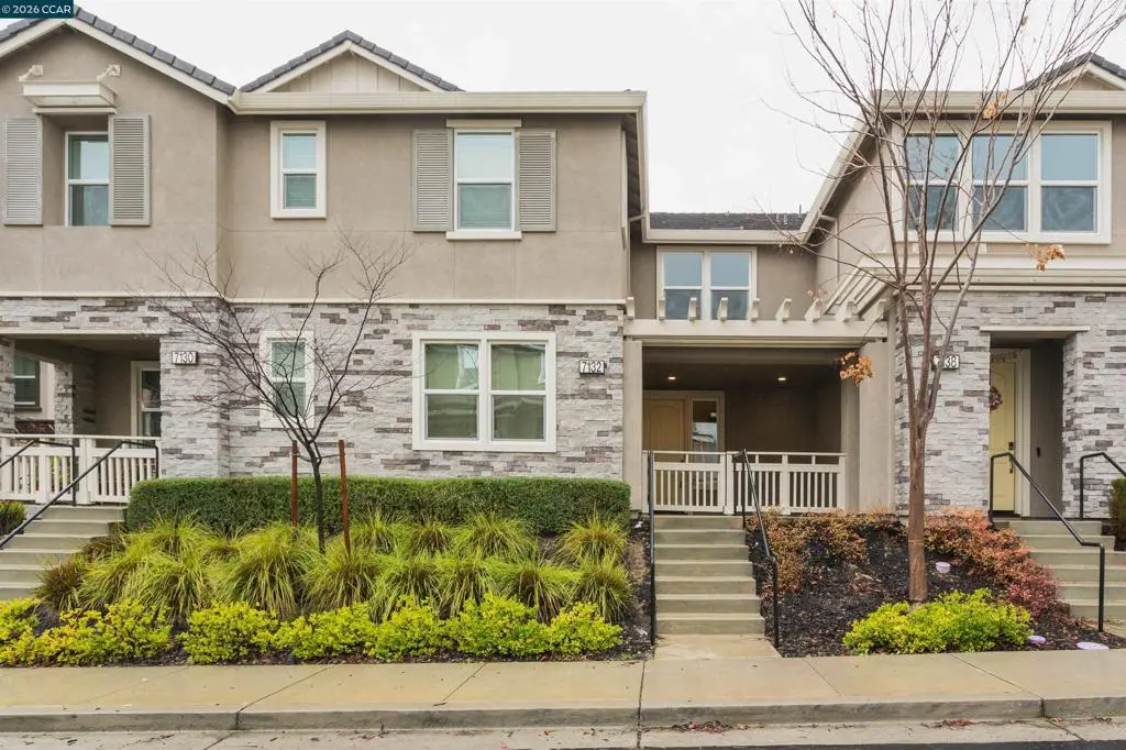 Condominium for sale at 7132 Calistoga Ln, Dublin, CA featuring 3 beds and 2 baths