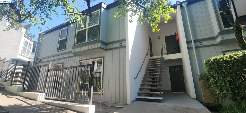 Condominium for sale at 2075 Ascot Dr 119, Moraga, CA featuring 3 beds and 2 baths