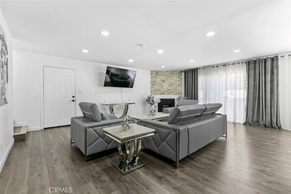 8801 Cedros Avenue 7, Panorama City, CA — listing photo 1