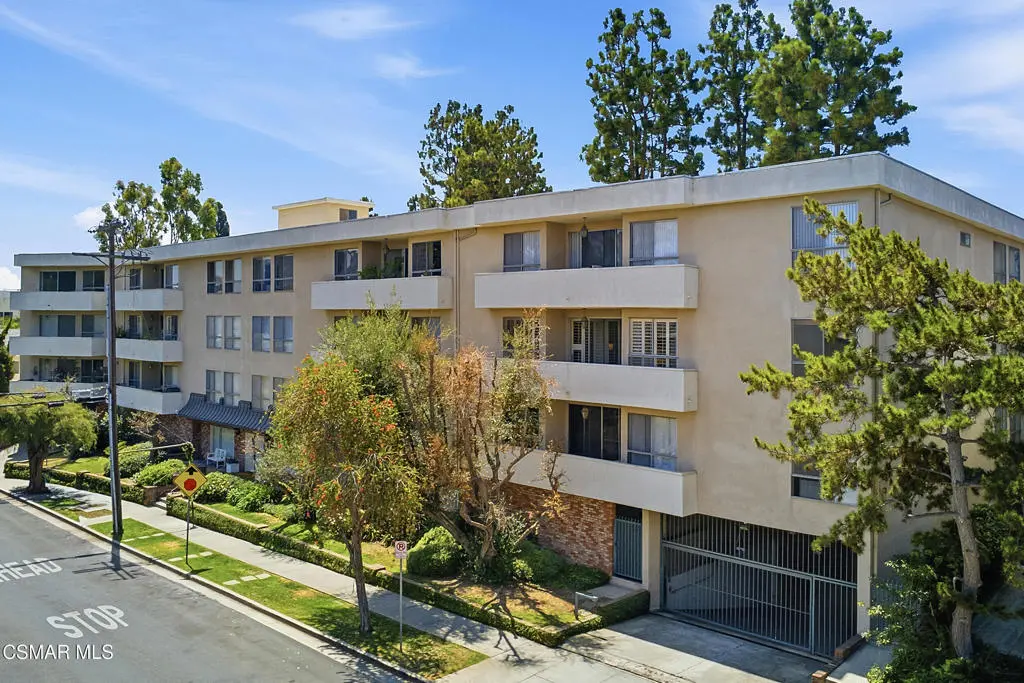 Condominium for sale at 10650 Holman Avenue 202, Los Angeles, CA featuring 2 beds and 2 baths