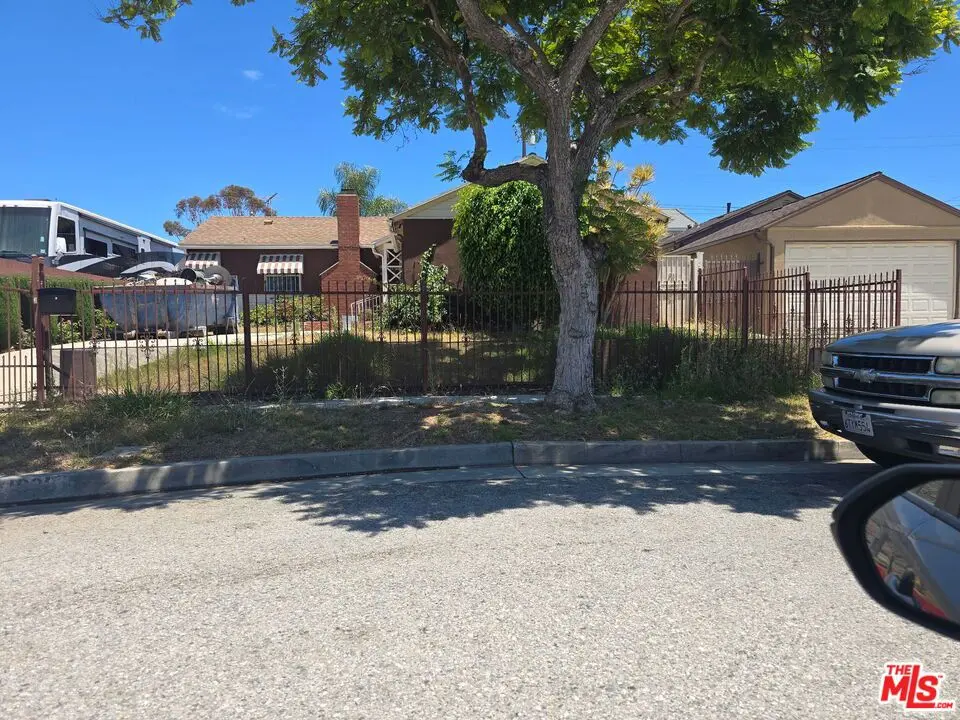 11908 Daleside Avenue, Hawthorne, CA — listing photo 1