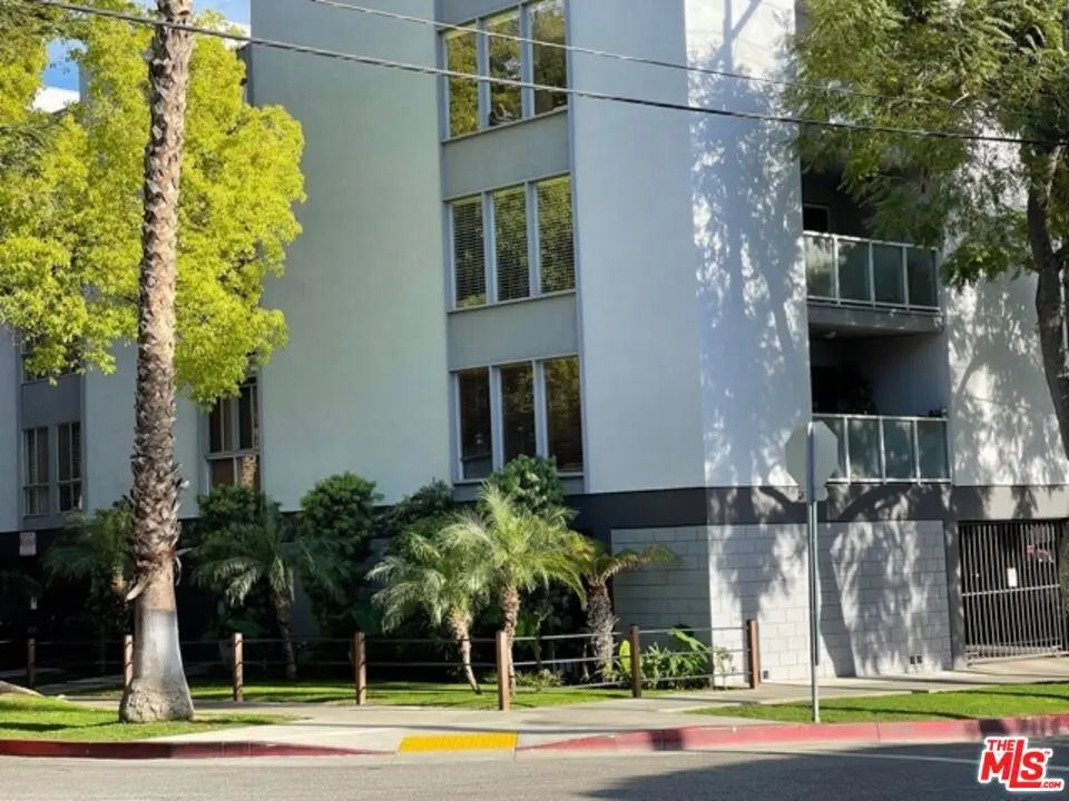 7556 Hampton Avenue 304, West Hollywood, CA — listing photo 1