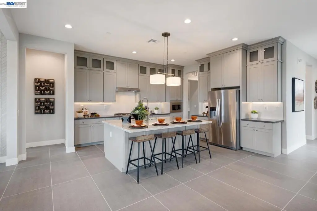 Single Family Residence for sale at 1288 Parkcrest Circle, Manteca, CA featuring 2 beds and 3 baths