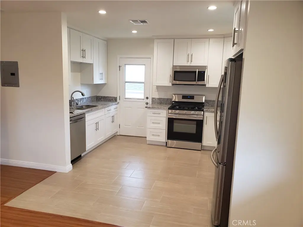 2515 1/2 Foothill Boulevard, La Crescenta, CA — listing photo 1