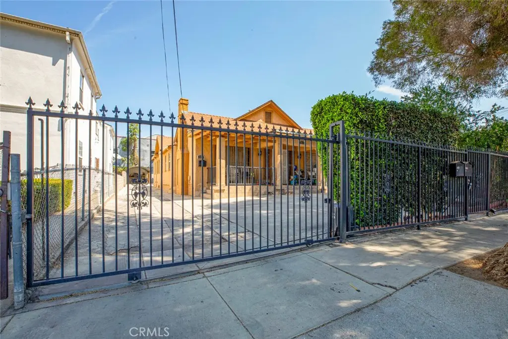 4927 Lexington, Los Angeles, CA — listing photo 1