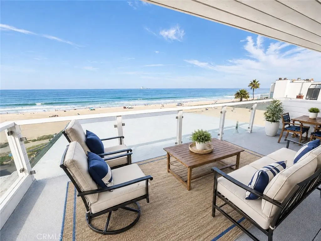 Residential Lease for rent at 3600 The Strand D, Manhattan Beach, Los Angeles County, CA featuring 2 beds and 2 baths