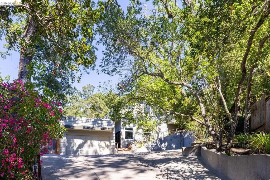 Single Family Residence for sale at 3696 Boyer Cir, Lafayette, CA featuring 3 beds and 4 baths