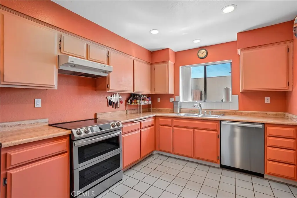 460 Salem 17, Glendale, CA — listing photo 1