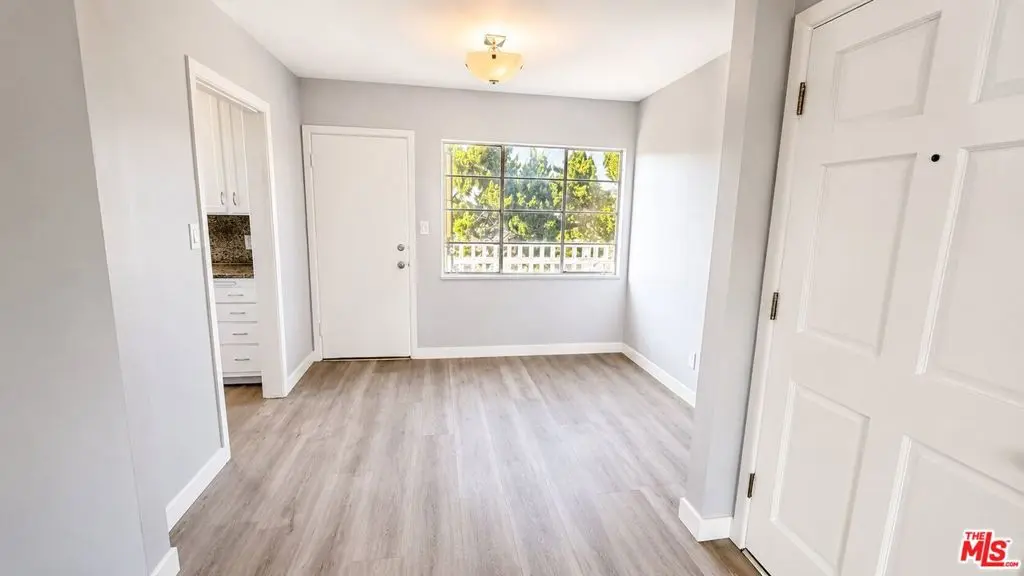 Residential Lease for rent at 202 N Locust Street 6, Inglewood, Los Angeles County, CA featuring 1 bed and 1 bath