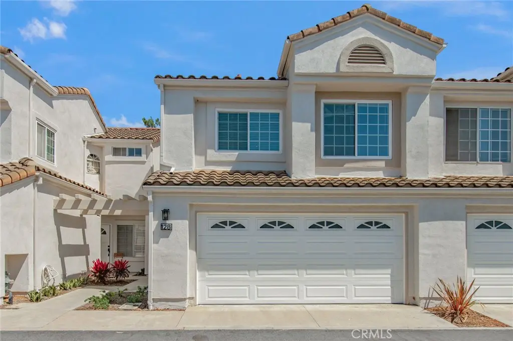 Residential Lease for rent at 128 Agostino, Irvine, Orange County, CA featuring 3 beds and 3 baths