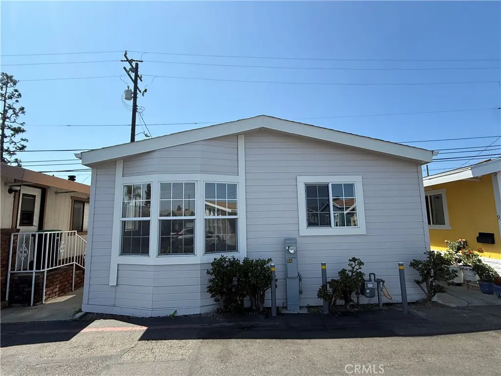 Manufactured In Park for sale at 327 W Wilson Street 96, Costa Mesa, CA featuring 2 beds and 2 baths