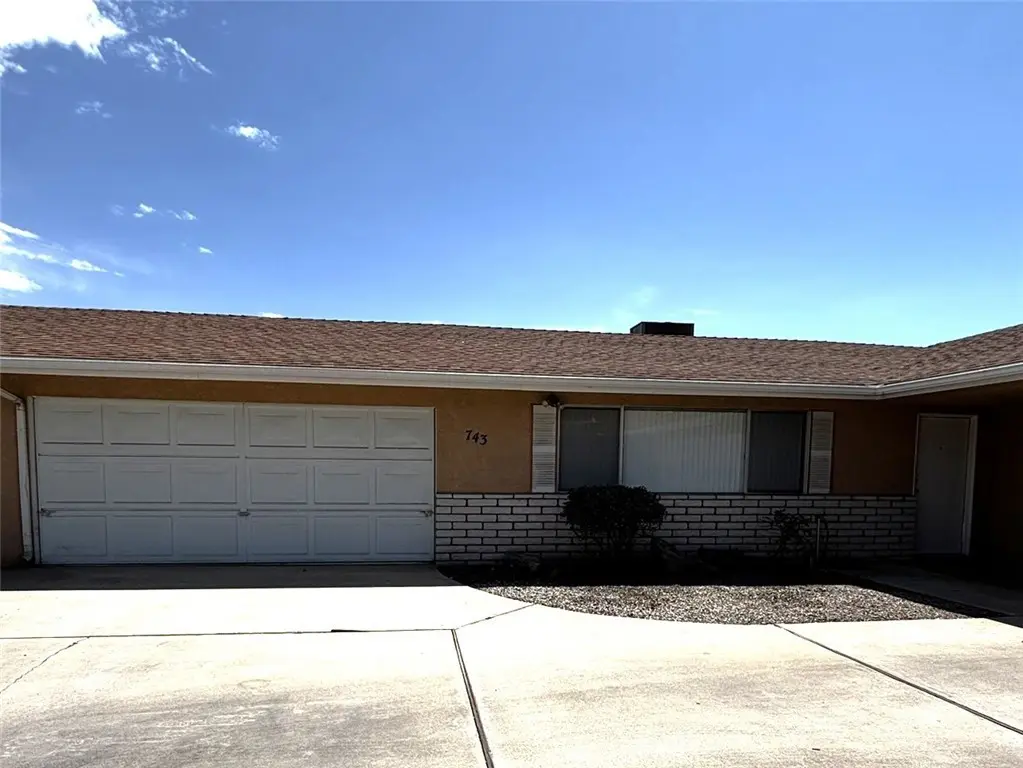 Triplex for rent at 743 Evergreen, Hemet, CA featuring 2 beds and 2 baths